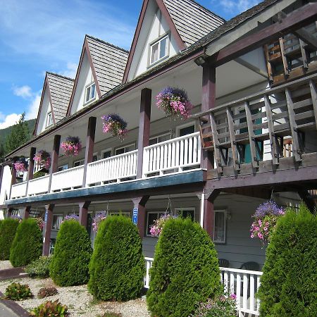 Peaks Lodge Revelstoke Exterior foto