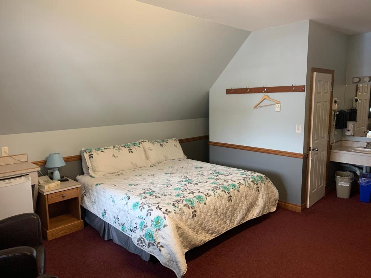 Peaks Lodge Revelstoke Exterior foto