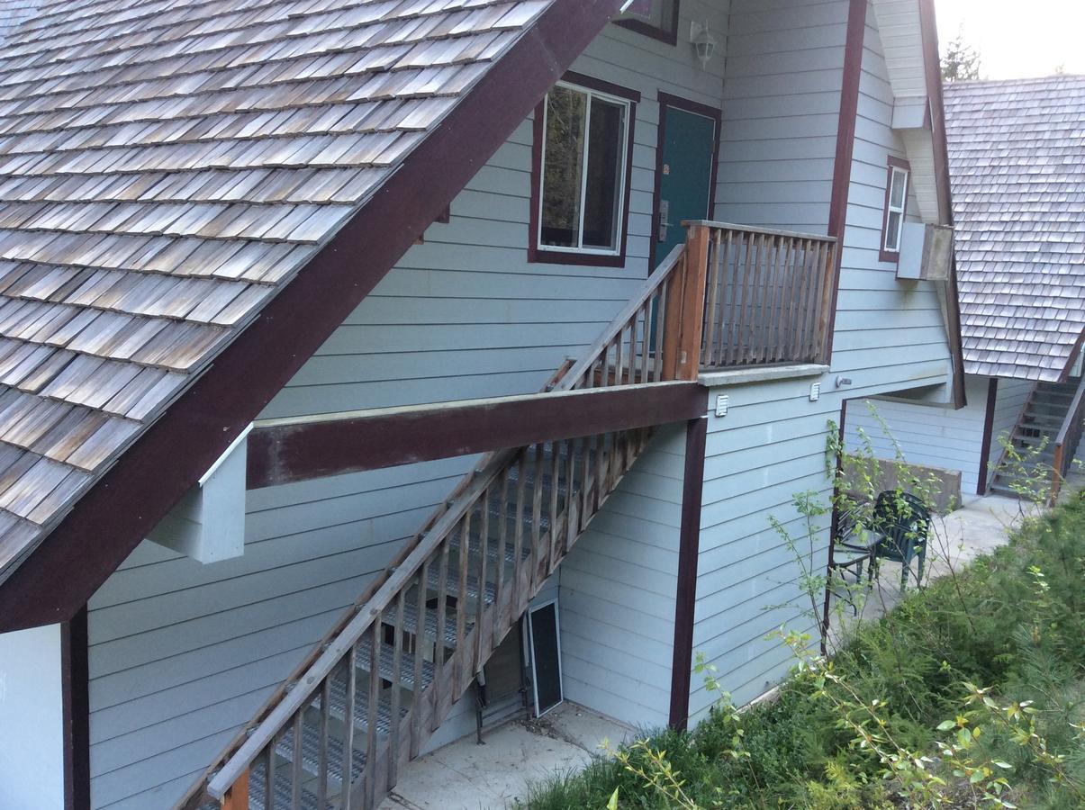 Peaks Lodge Revelstoke Exterior foto