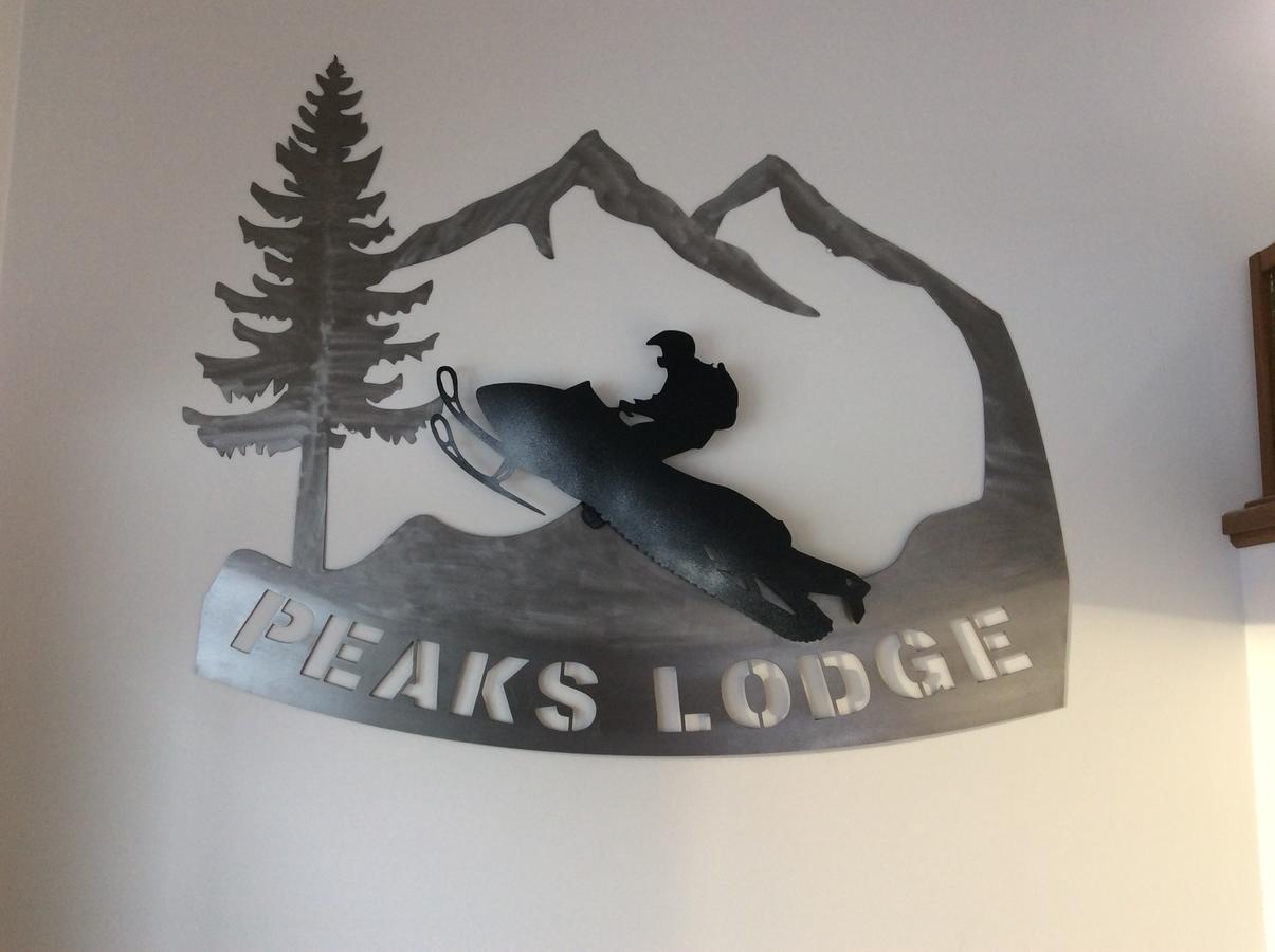 Peaks Lodge Revelstoke Exterior foto