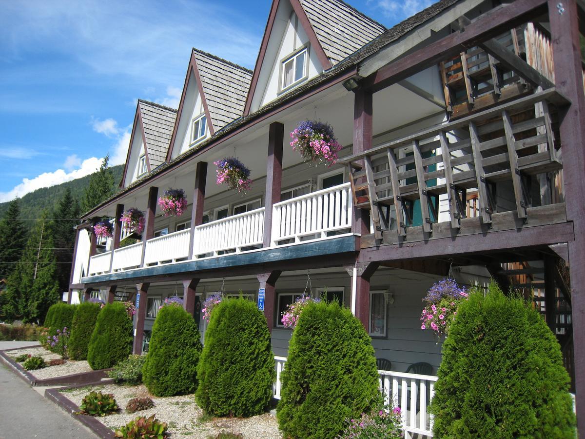 Peaks Lodge Revelstoke Exterior foto