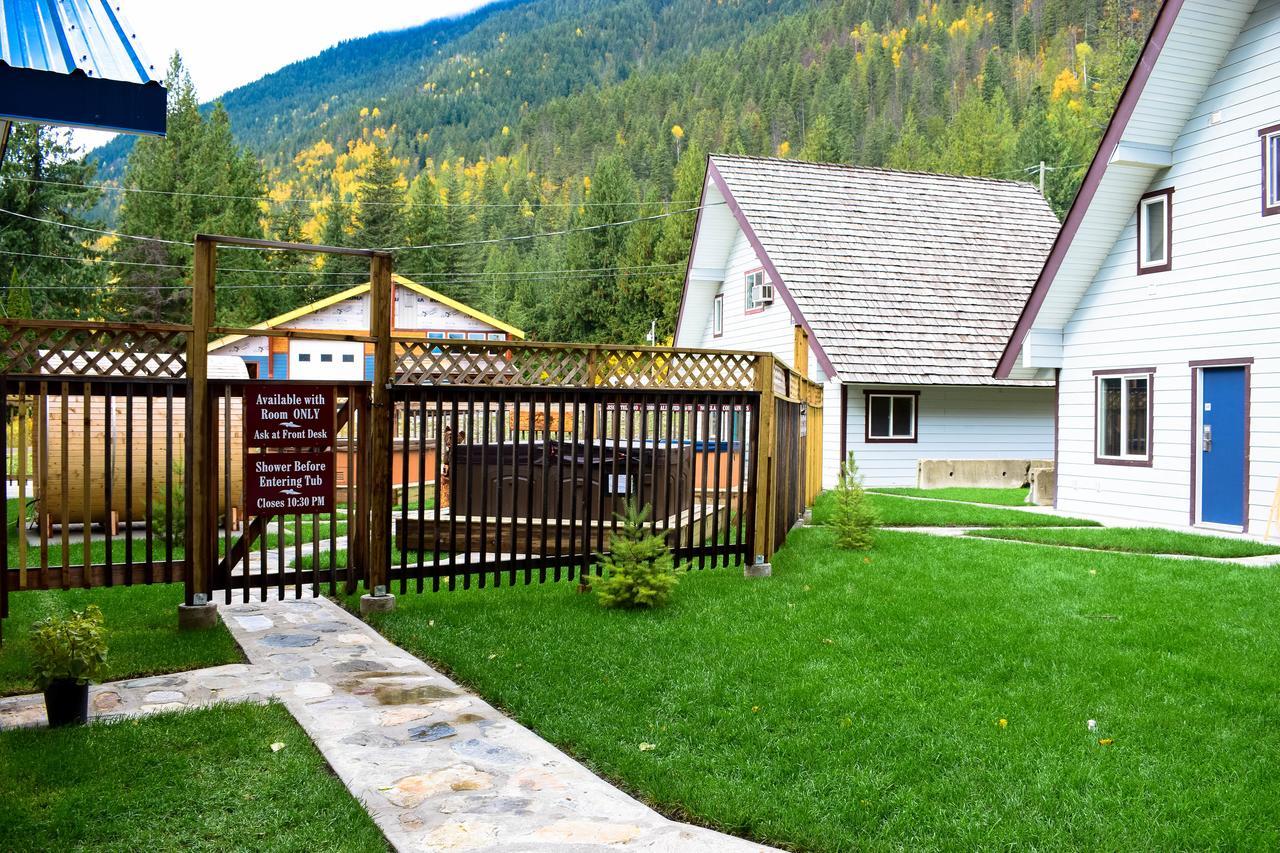 Peaks Lodge Revelstoke Exterior foto