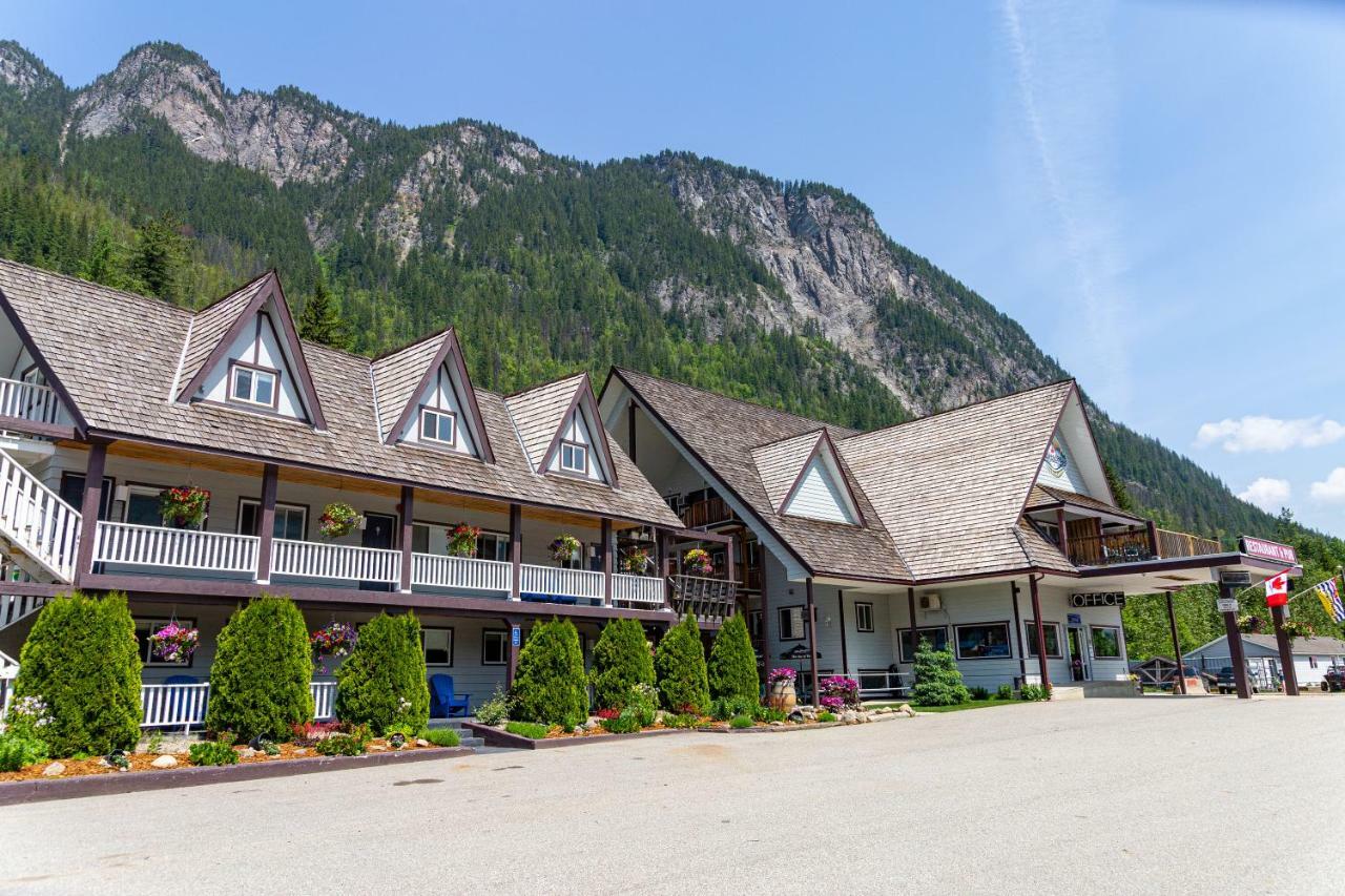 Peaks Lodge Revelstoke Exterior foto