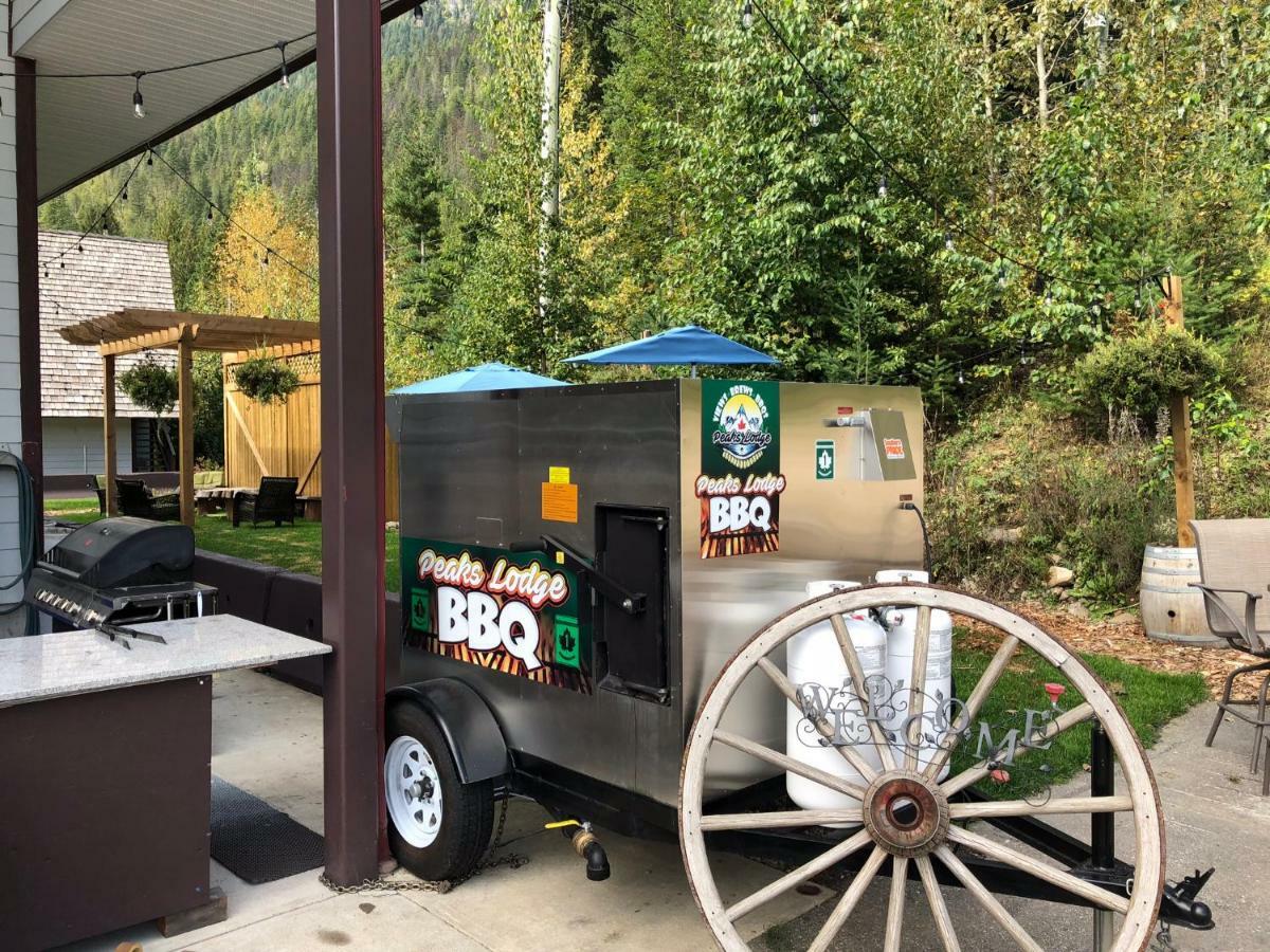 Peaks Lodge Revelstoke Exterior foto