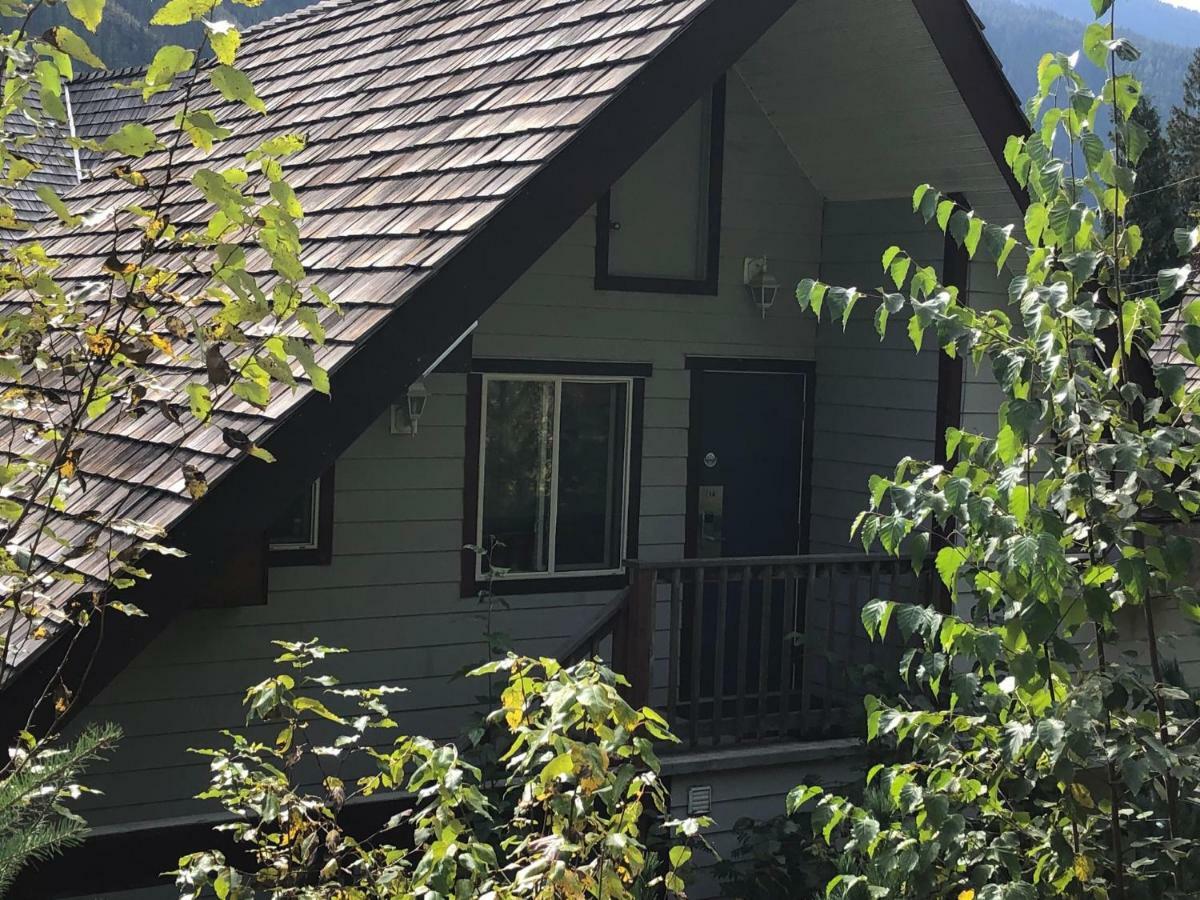 Peaks Lodge Revelstoke Exterior foto