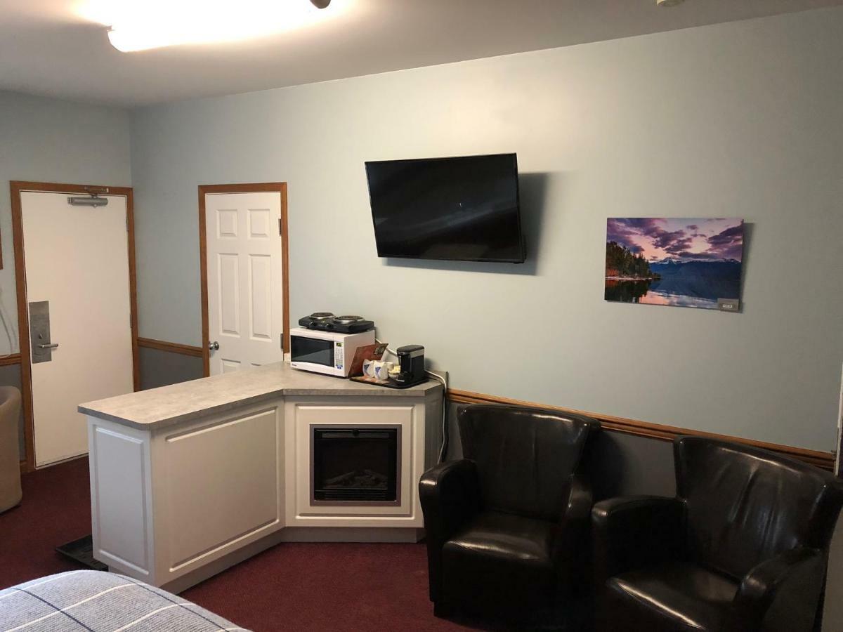 Peaks Lodge Revelstoke Exterior foto